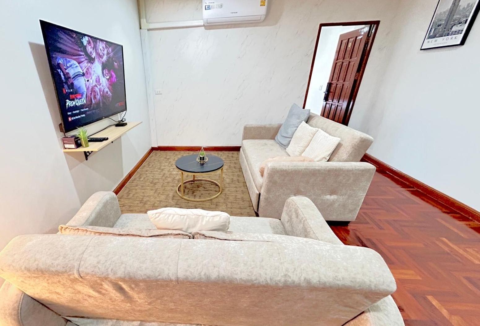 Center Bangrak At Apartment